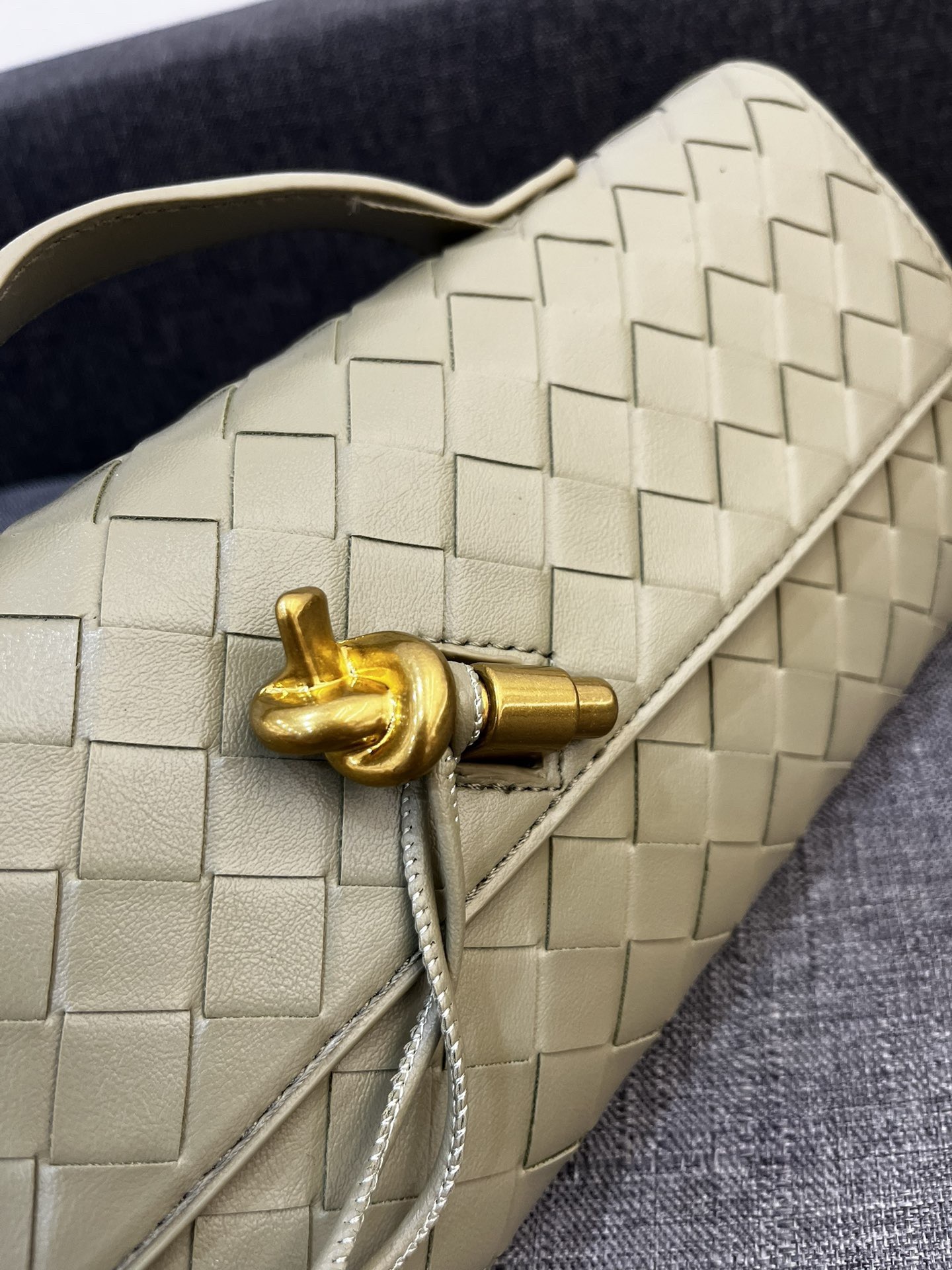 Bottega Veneta Andiamo Clutch 30*13*4cm