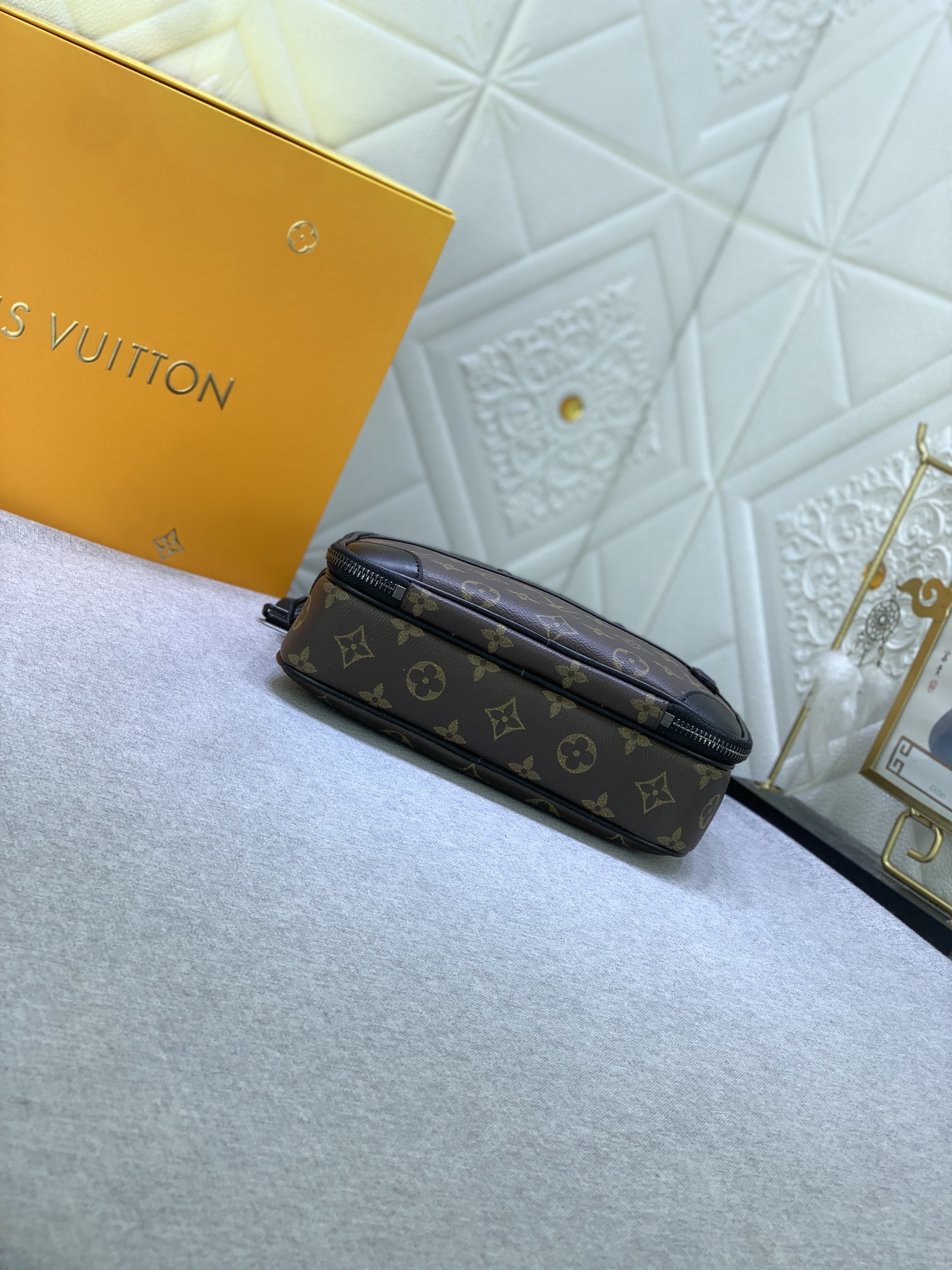 Louis Vuitton M82542 Alpha Shoulder Bags Size 11*18*6cm