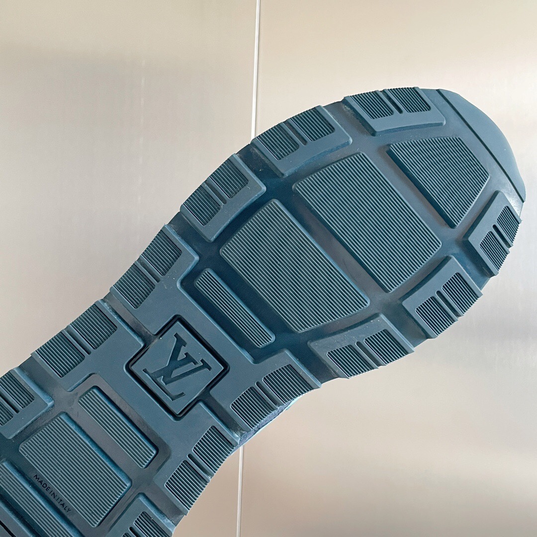 Louis Vuitton Run Away Sneaker Size 40-45