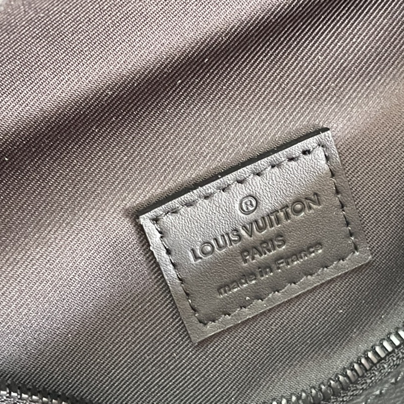 Louis Vuitton M46035 Discovery BumbagMen Bags Size 44*15*9cm