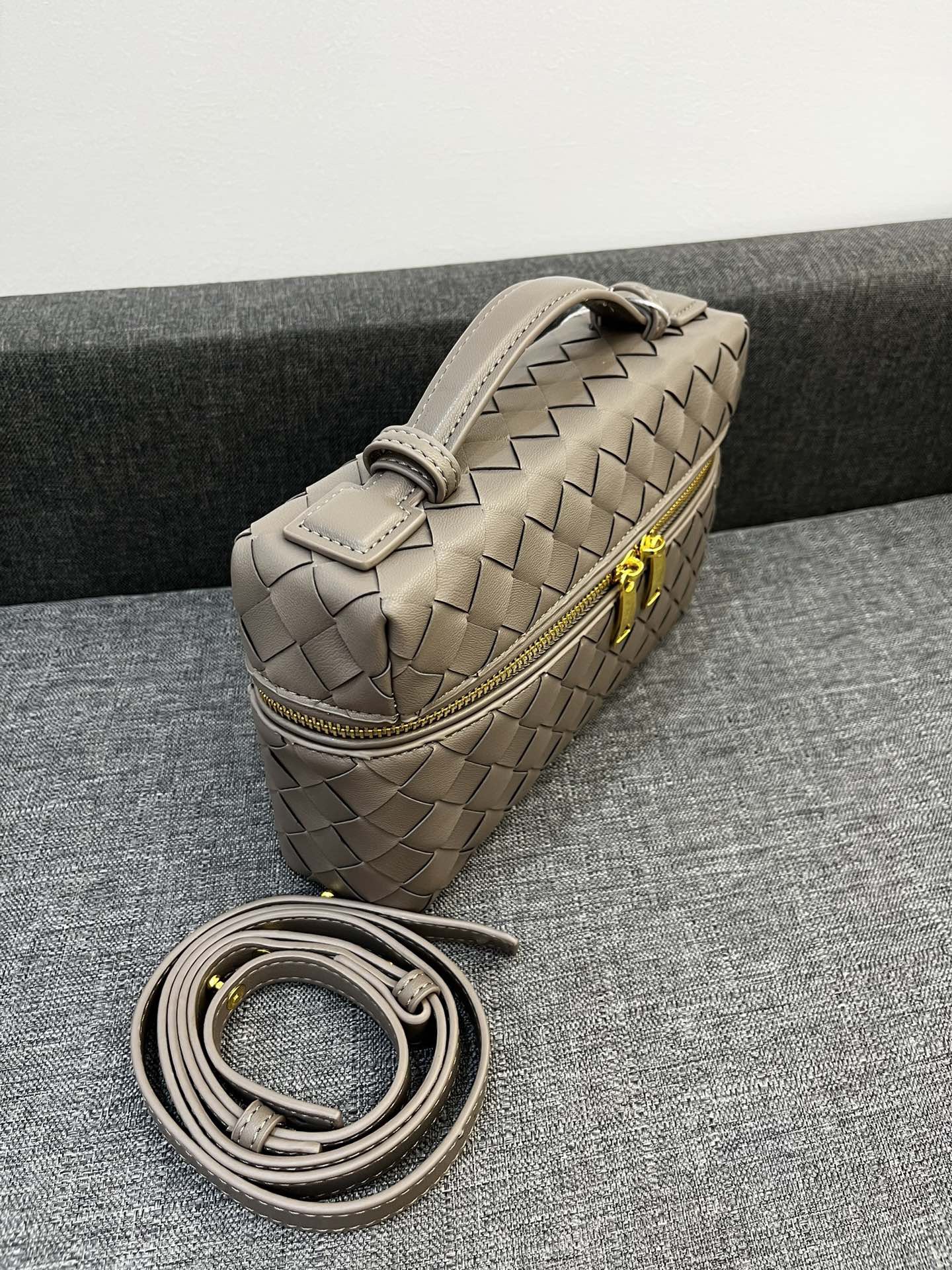 Bottega Veneta Vanity Case Shoulder Bags 24*13*6cm