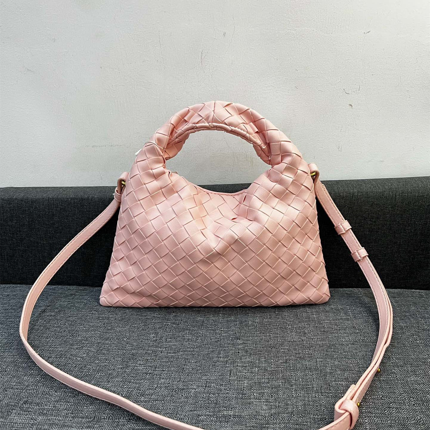 Bottega Veneta HO Shoulder Bags 28*17cm