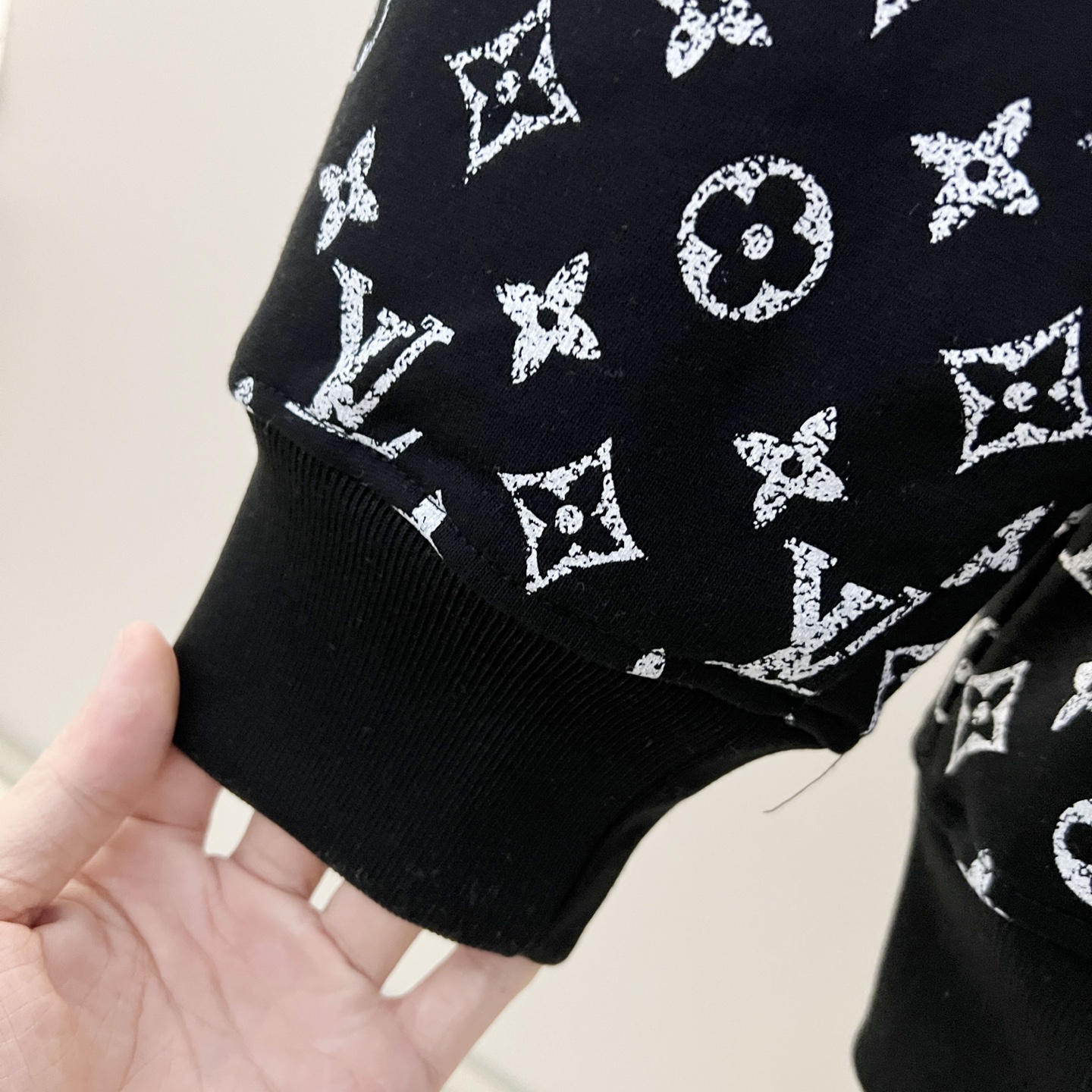 Louis Vuitton Unisex Sweatshirt Size S-XL