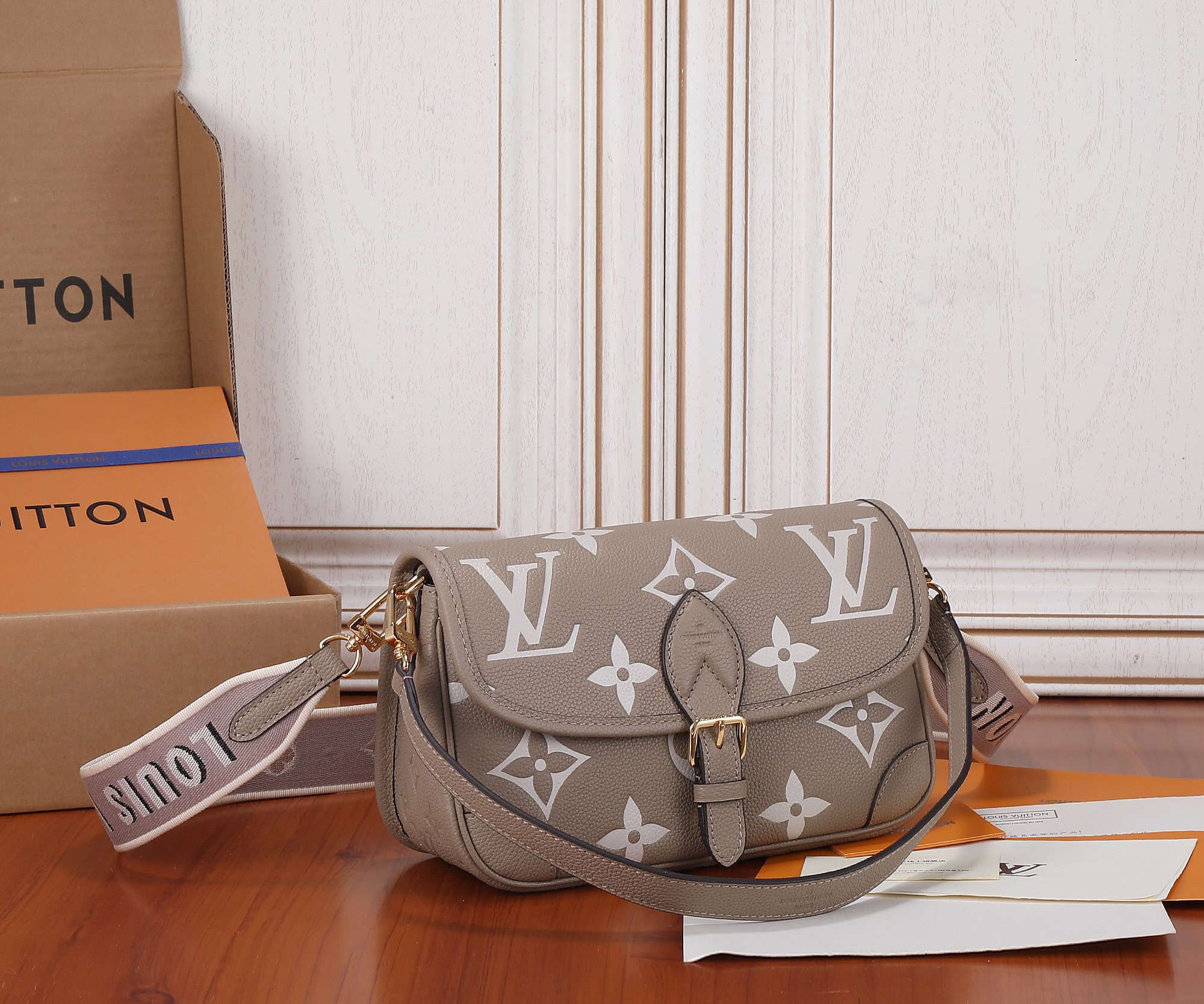 Louis Vuitton M46583 Diane Women Bags Size 23*16*8.5cm