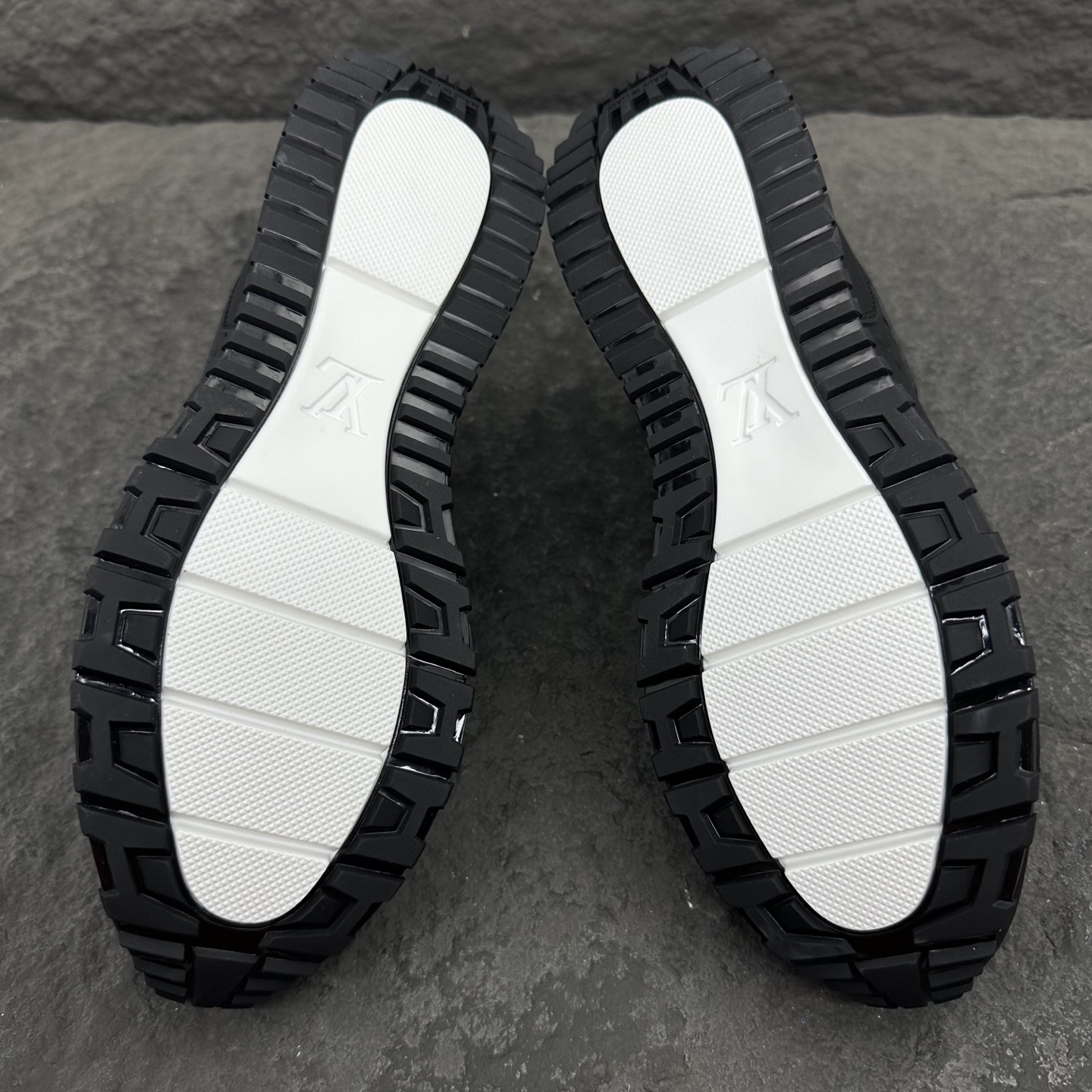 Louis Vuitton Run Away Sneaker For Men Size 39-46