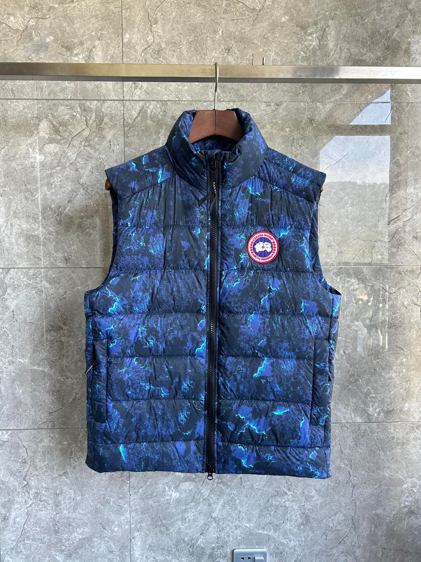 Canada Goose E2229 Crofton Vest-WD Men Winter Vest Size S-XXL
