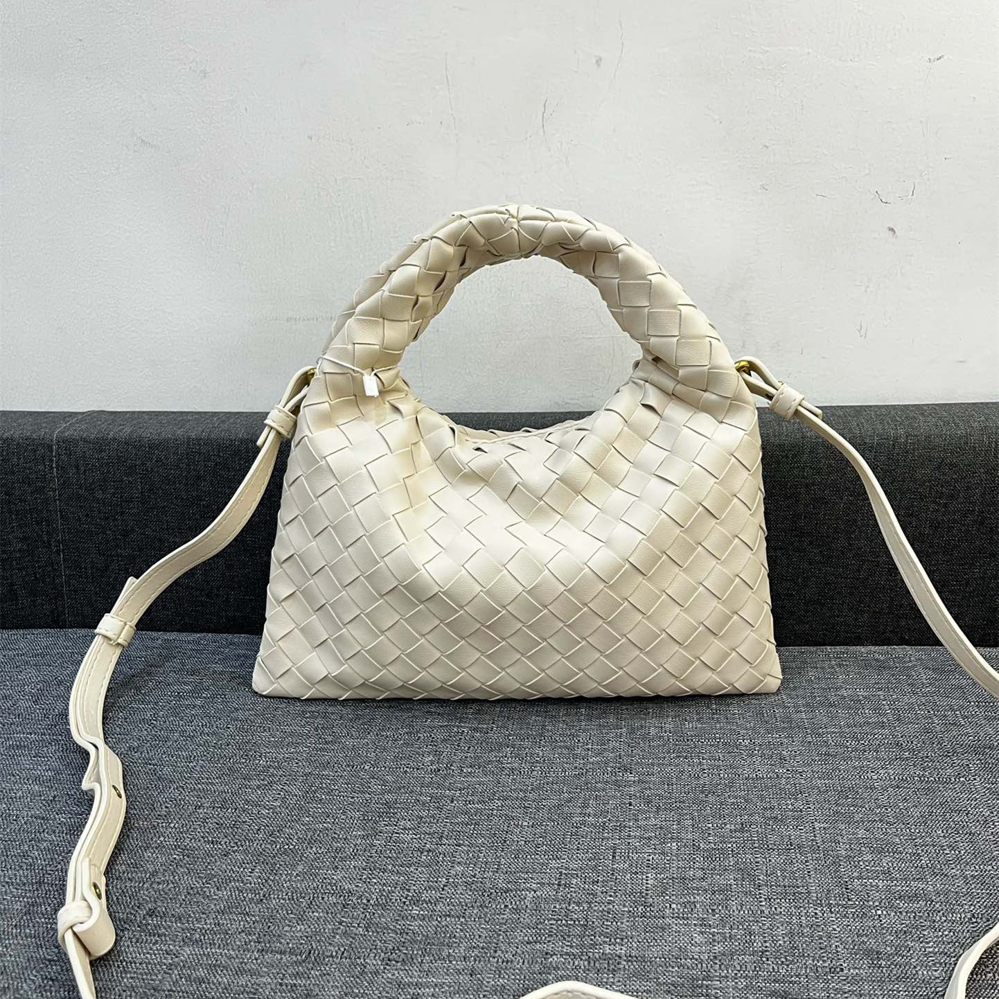 Bottega Veneta HO Shoulder Bags 28*17cm