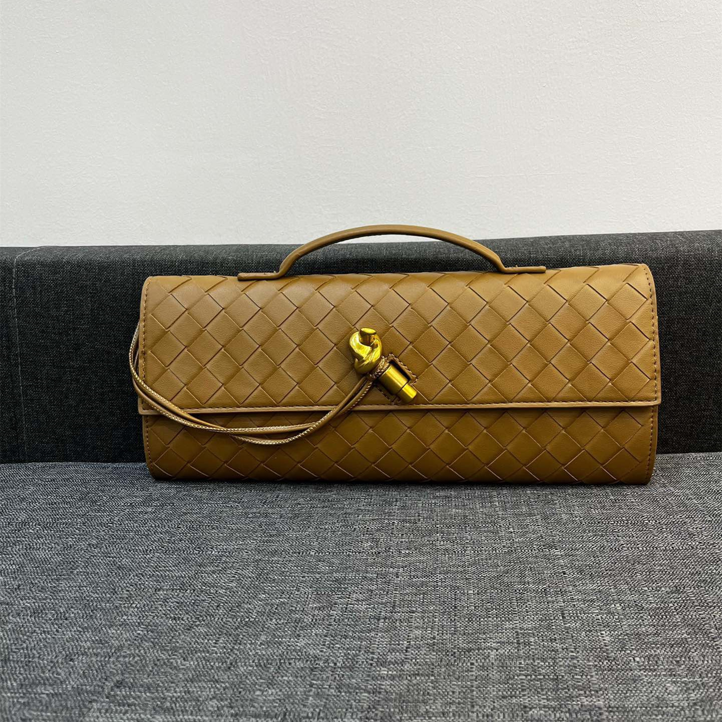 Bottega Veneta Andiamo Clutch 30*13*4cm