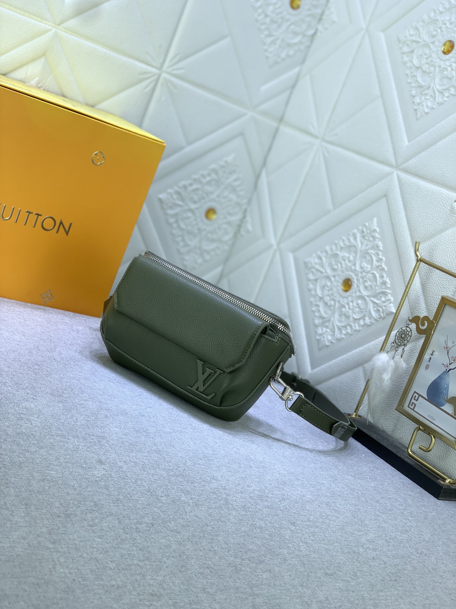 Louis Vuitton M83560 Pilot Shoulder Bags Size 20*12*5cm