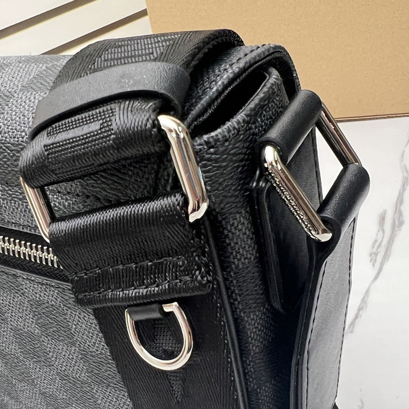 Louis Vuitton N42710 District Men Bags Size 26*20*7cm