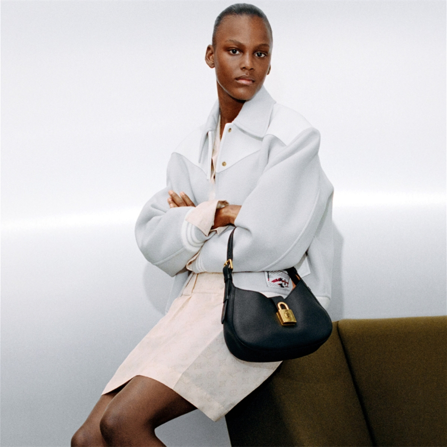 Louis Vuitton M24611 Low Key Shoulder Bag Size 26*18*7cm