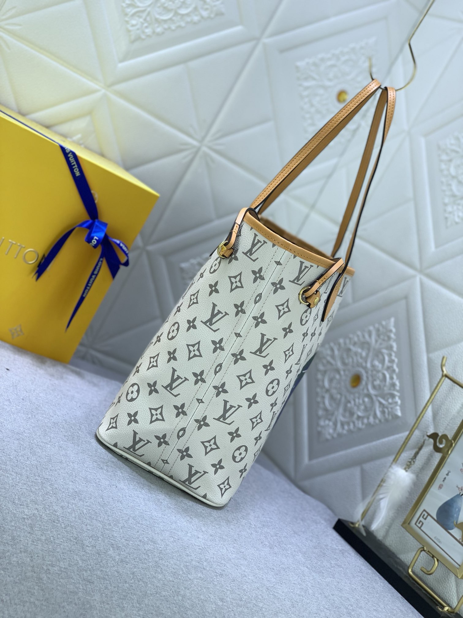 Louis Vuitton Shopping Bags 32*29*17cm