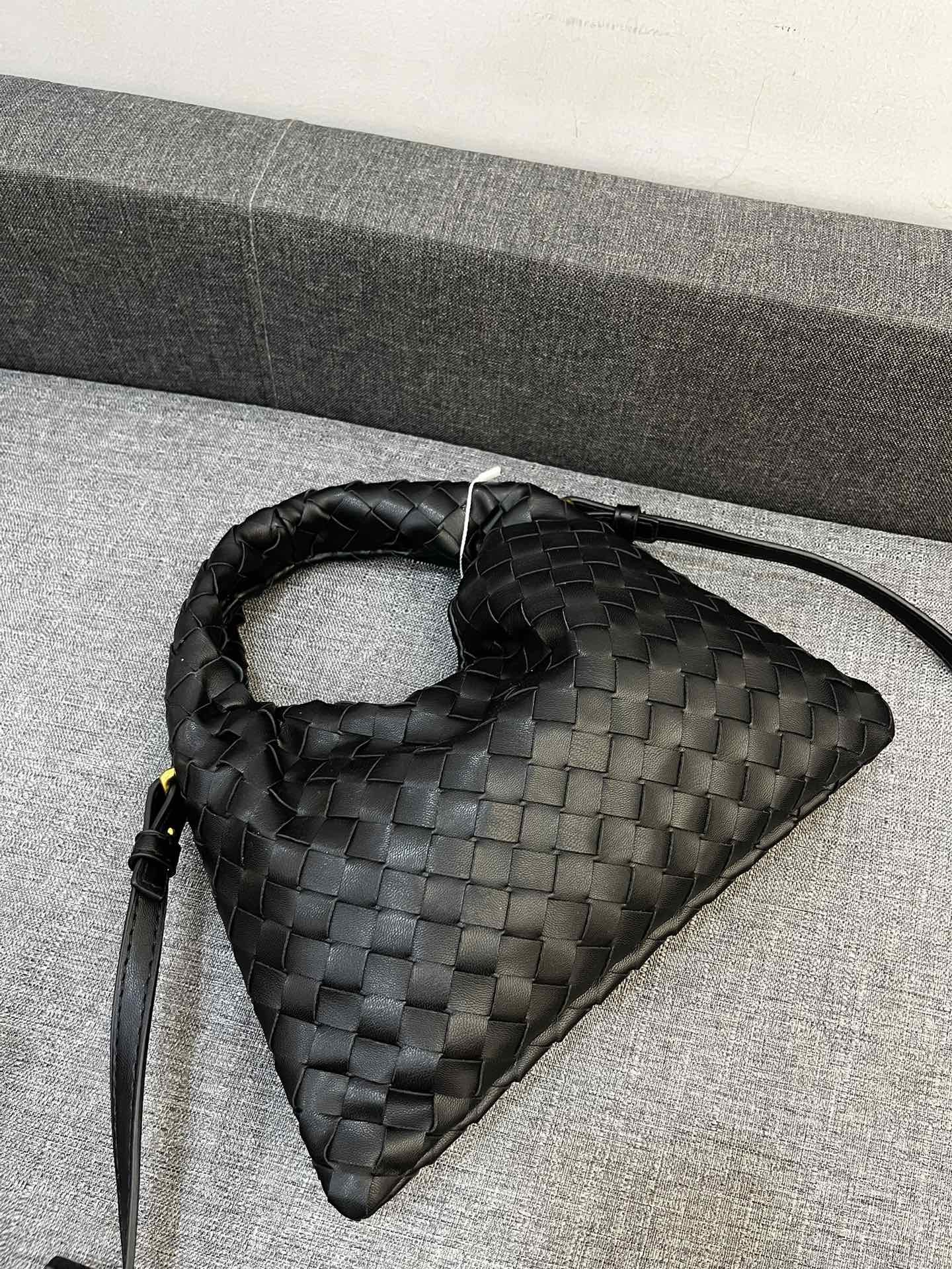 Bottega Veneta HO Shoulder Bags 28*17cm
