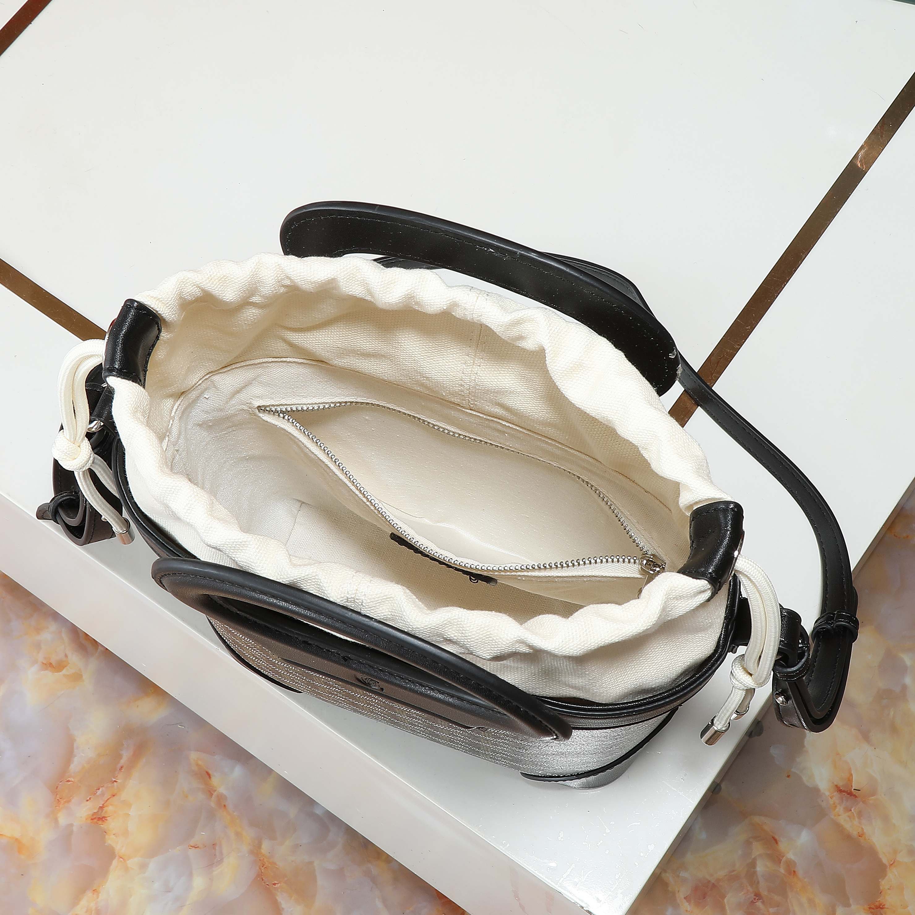 Goyard Beluga Shoulder Bags Size 23*18.5*8cm