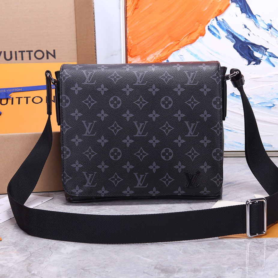 Louis Vuitton M46255 District Men Bags Size 26*20*7cm