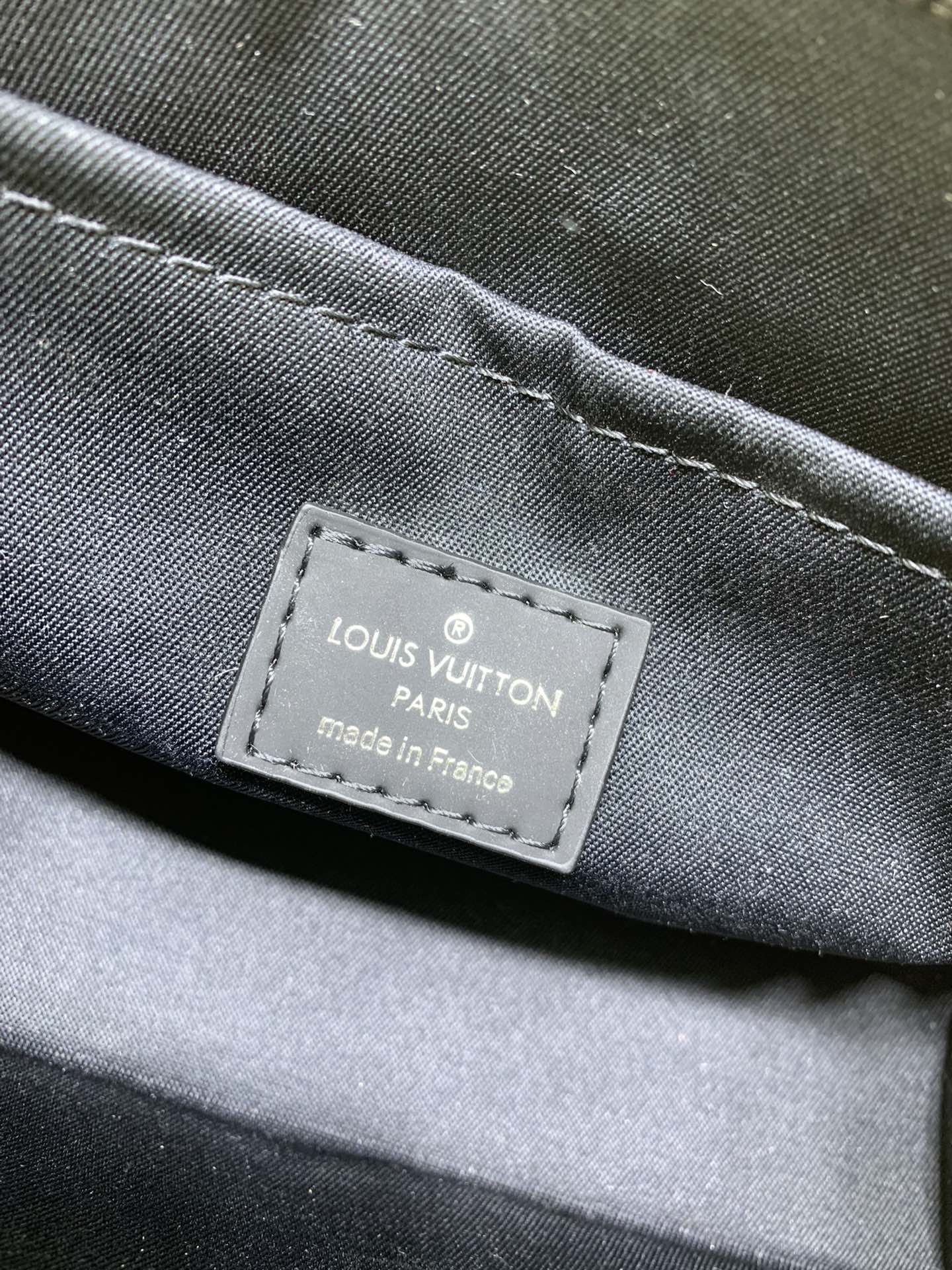 Louis Vuitton M81124 Alpha Wearable Shoulder Bags Size 18*11*6cm