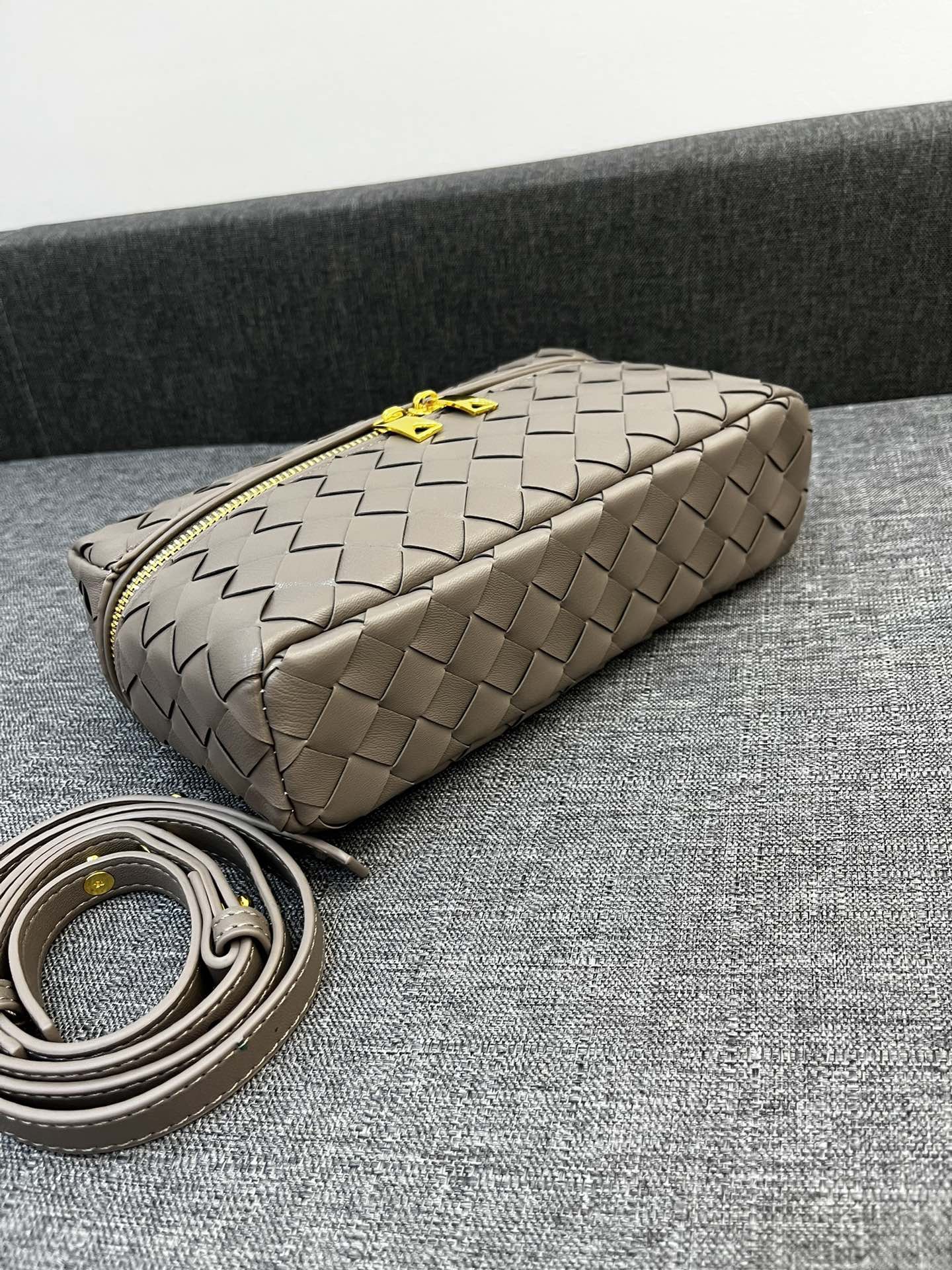 Bottega Veneta Vanity Case Shoulder Bags 24*13*6cm