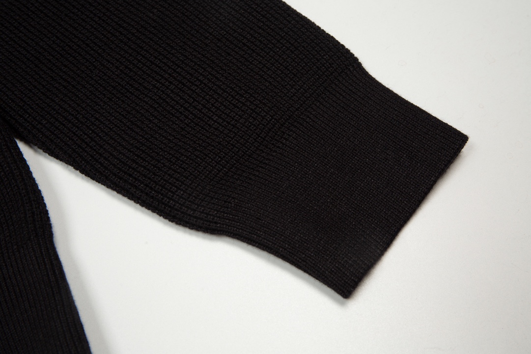 Burberry Unisex Sweatshirt Size S-XXL