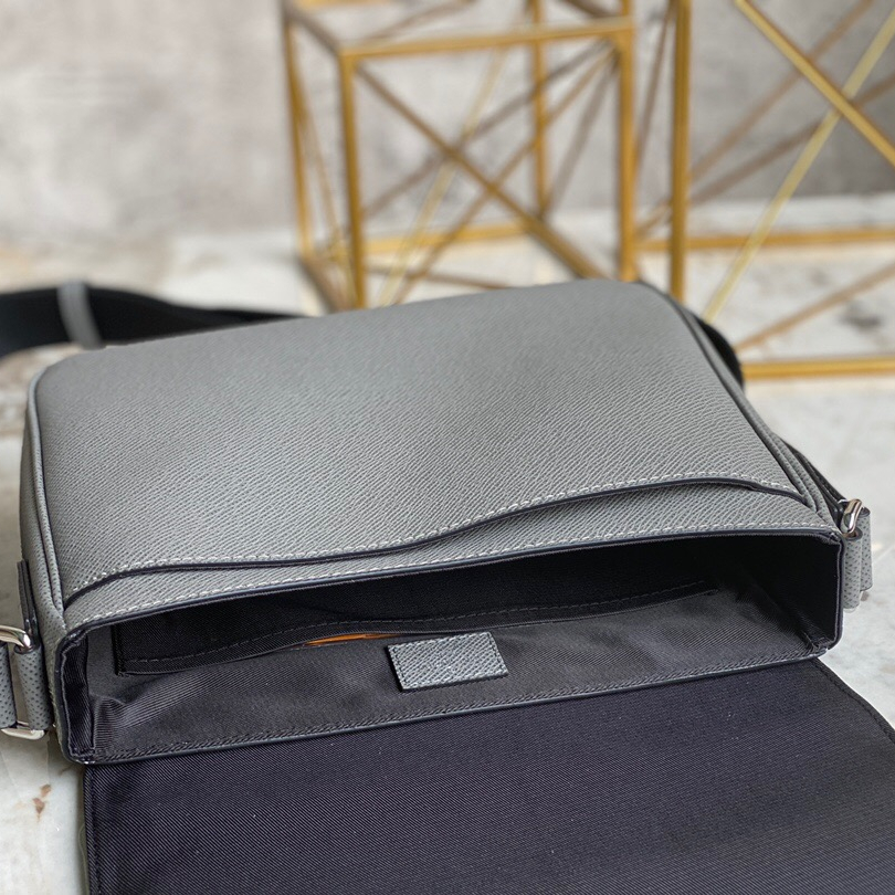 Louis Vuitton M30851 District Men Bags Size 26*20*7cm