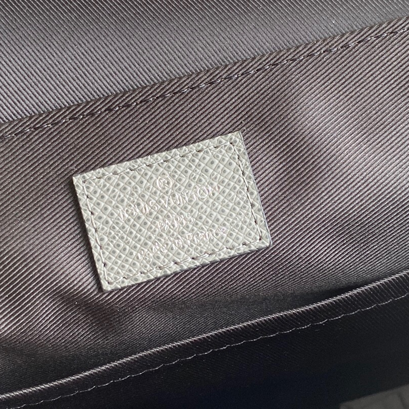 Louis Vuitton M30851 District Men Bags Size 26*20*7cm