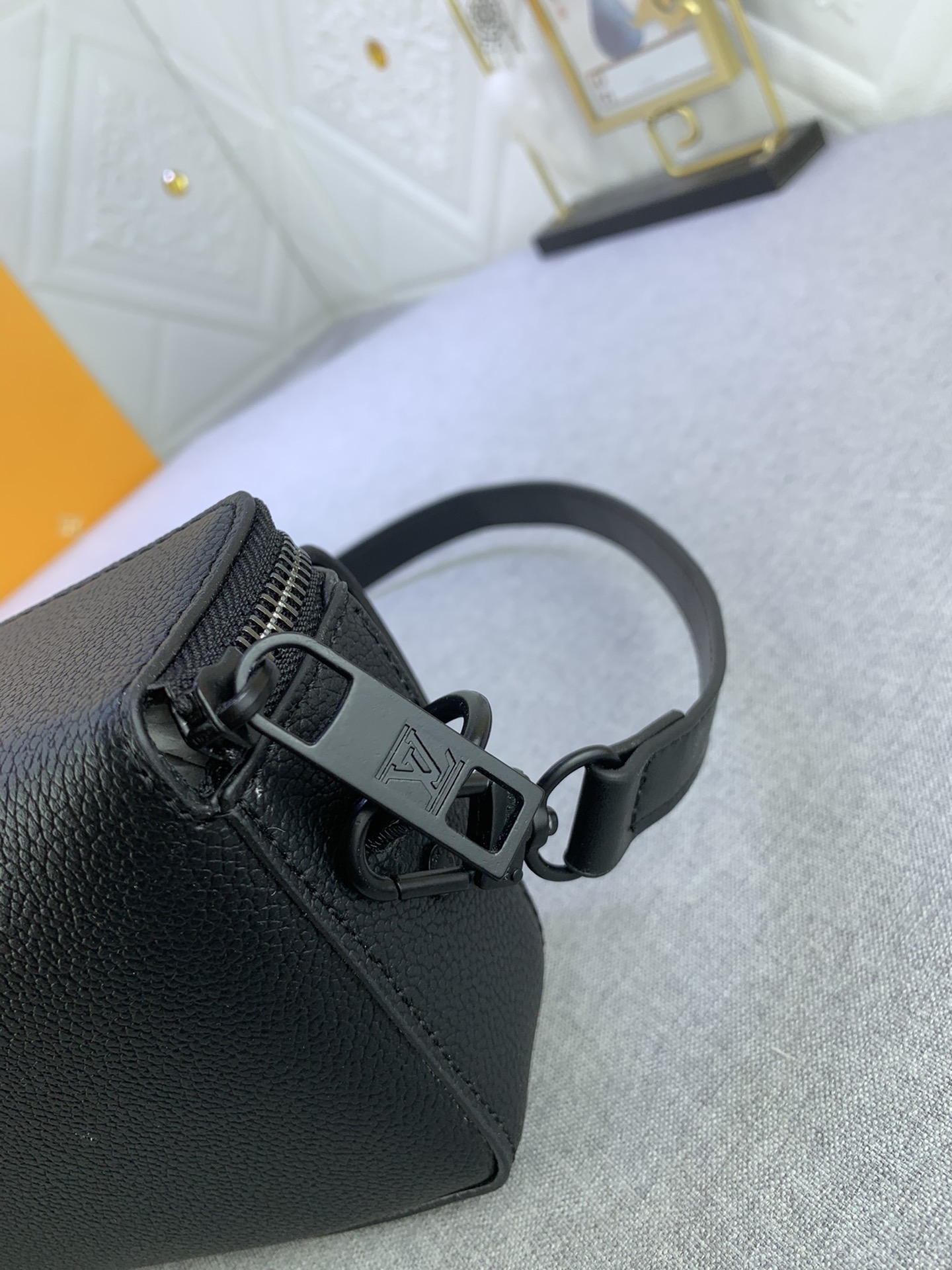 Louis Vuitton M83563 Pilot Shoulder Bags Size 20*12*5cm