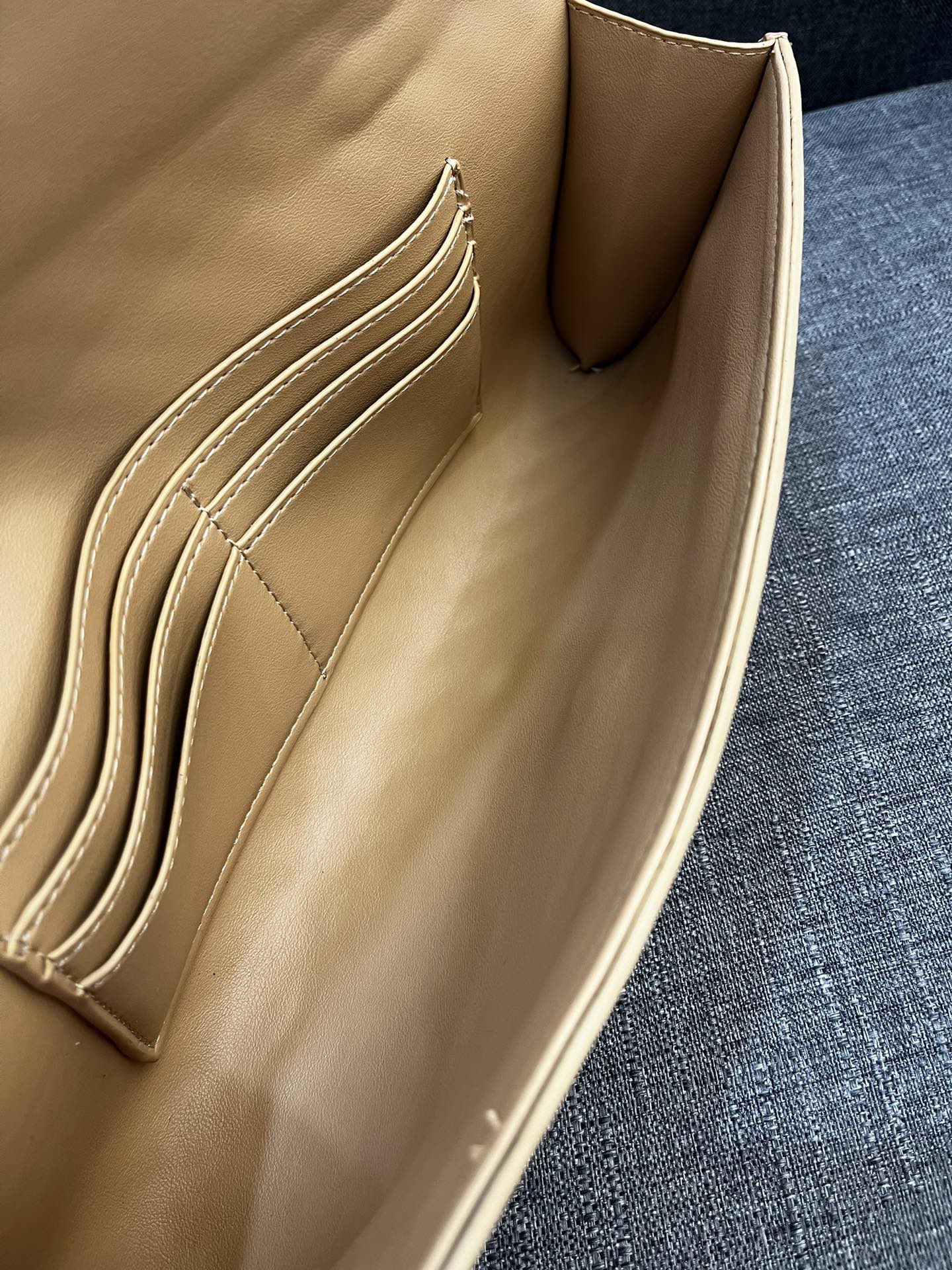 Bottega Veneta Andiamo Clutch 30*13*4cm