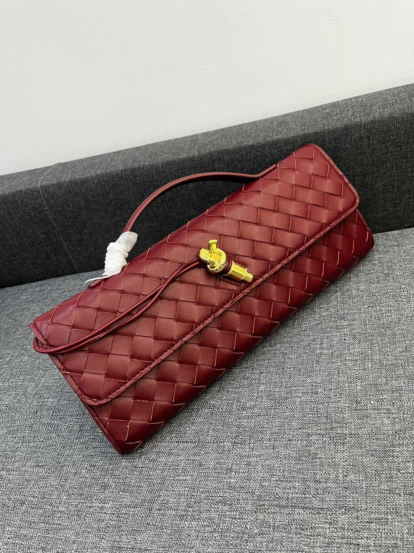 Bottega Veneta Andiamo Clutch 30*13*4cm