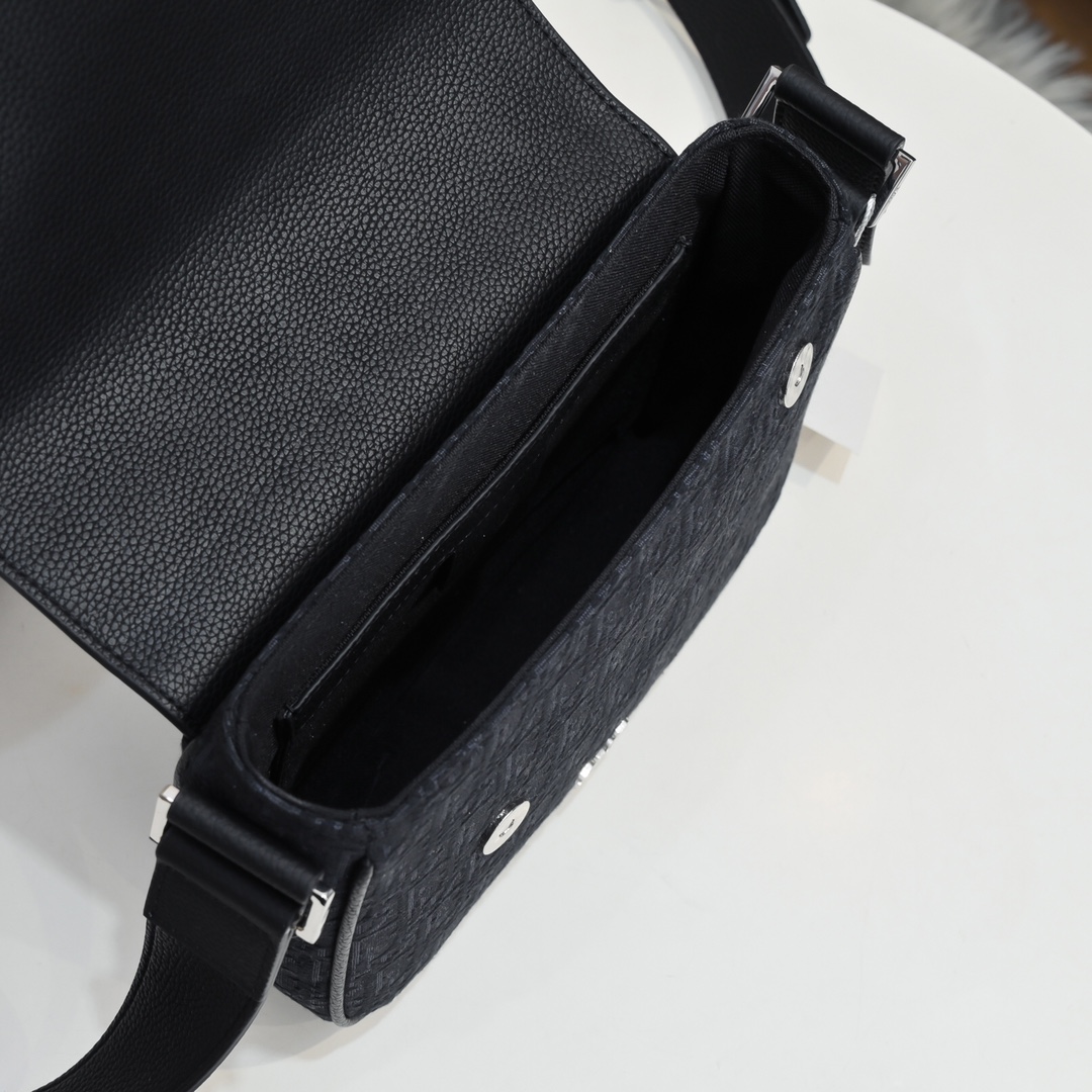 Dior Mens Shoulder Bags 23*18*6cm