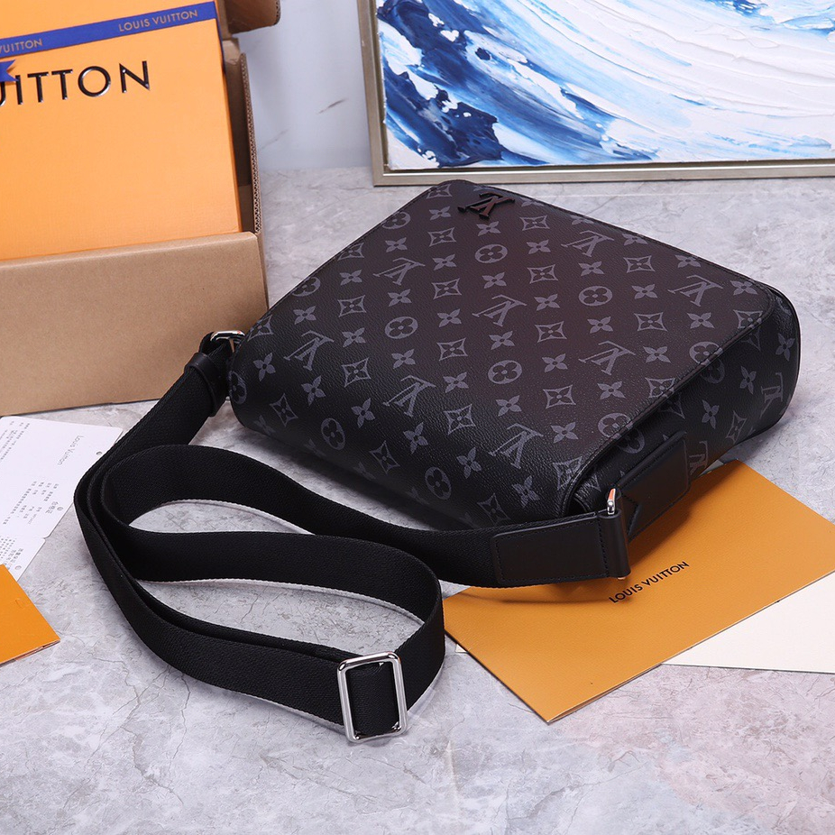Louis Vuitton M46255 District Men Bags Size 26*20*7cm