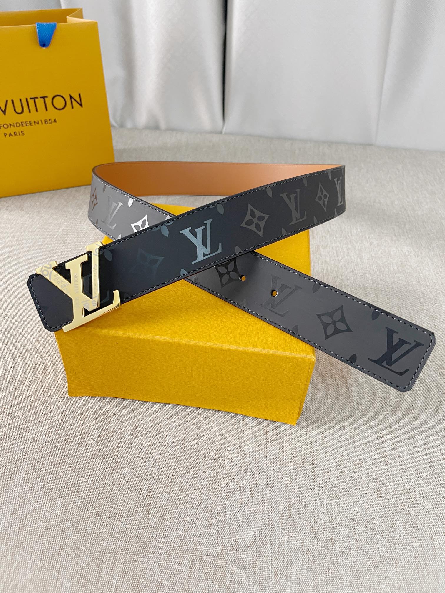 Louis Vuitton Men Belt Width 4cm
