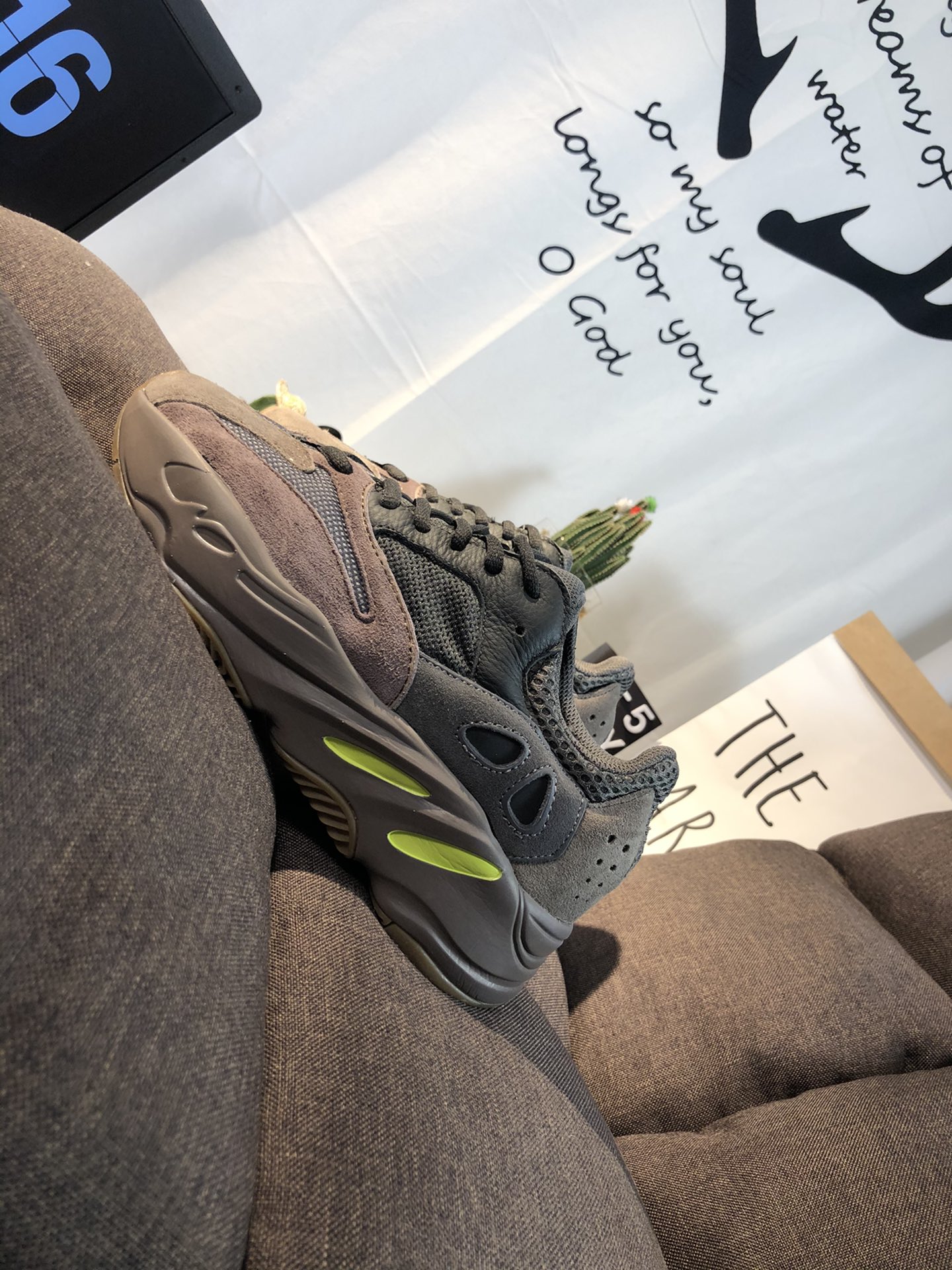 Yeezy 700 Boost Mens/Women's Sneakers Shoes 36 - 45