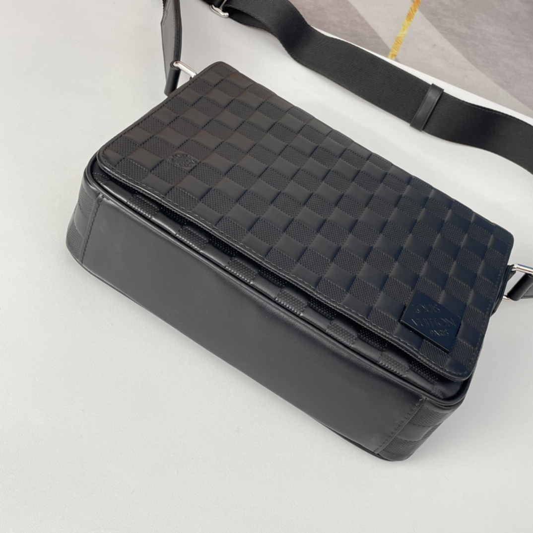 Louis Vuitton N42711 District Men Bags Size 26*20*7cm