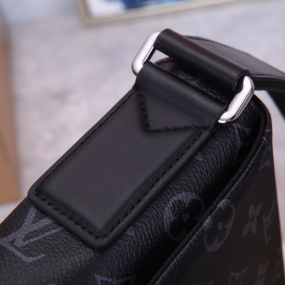 Louis Vuitton M46255 District Men Bags Size 26*20*7cm