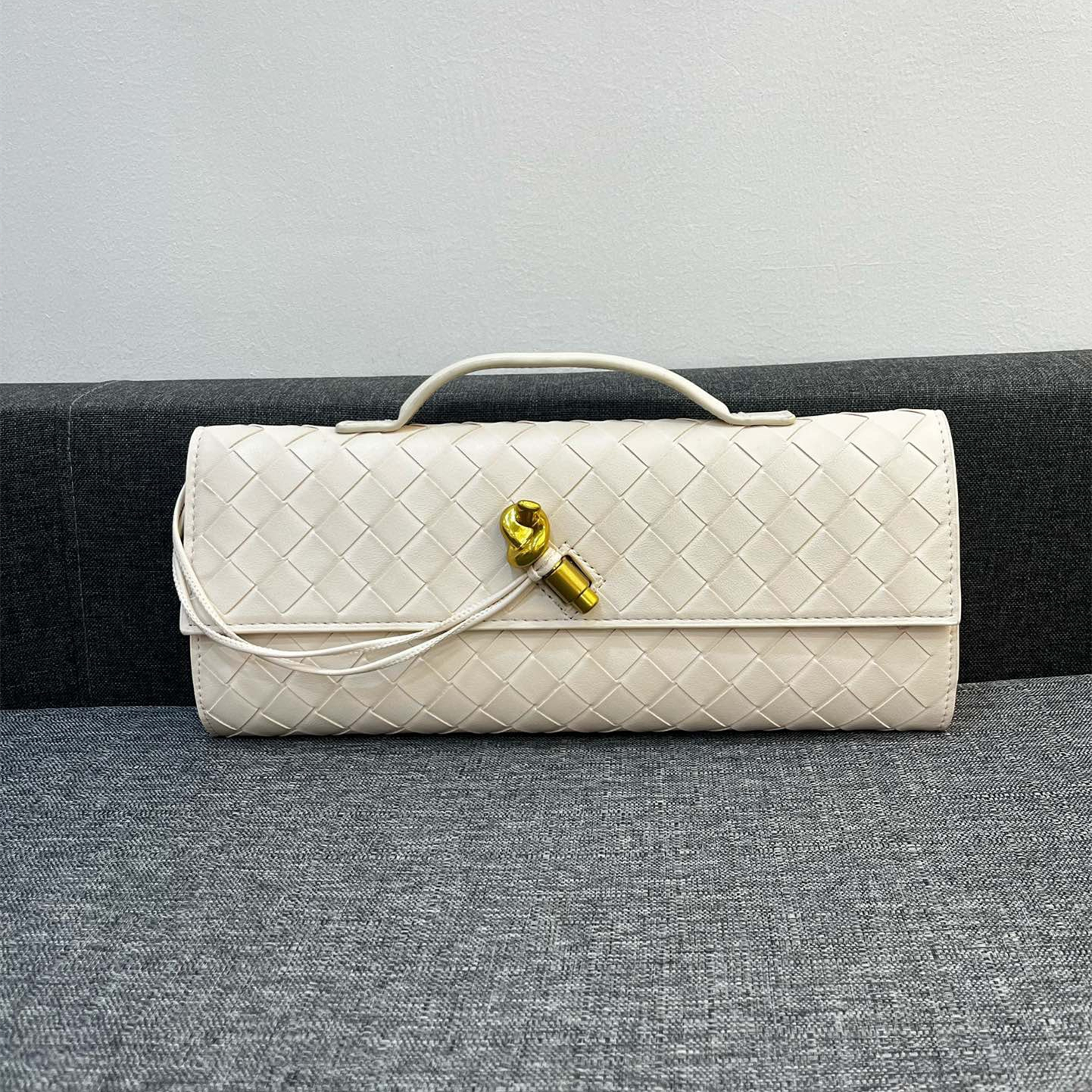 Bottega Veneta Andiamo Clutch 30*13*4cm