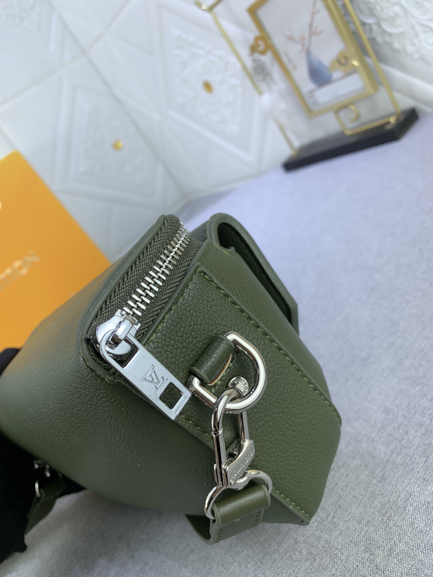 Louis Vuitton M83560 Pilot Shoulder Bags Size 20*12*5cm