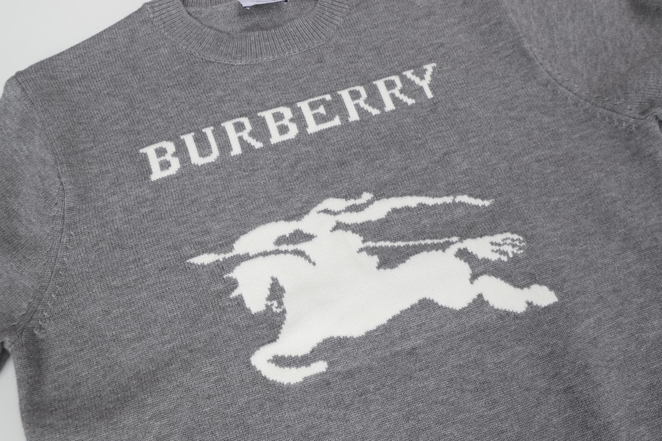 Burberry Unisex Sweatshirt Size S-L