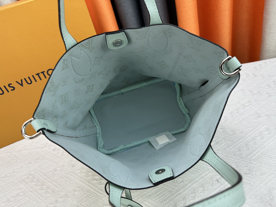 Louis Vuitton Blossom Women Handbag 20*20*12.5cm