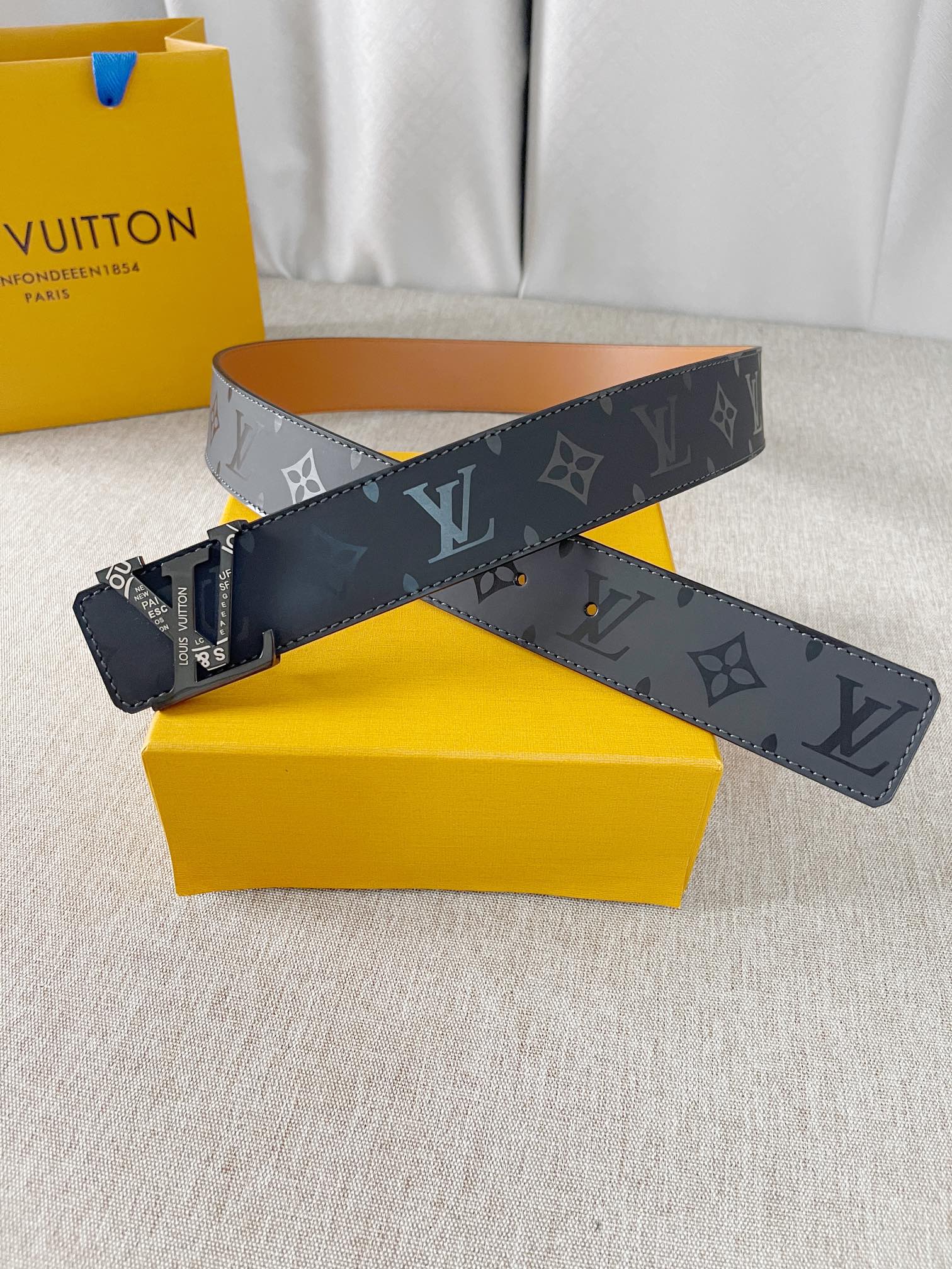 Louis Vuitton Men Belt Width 4cm