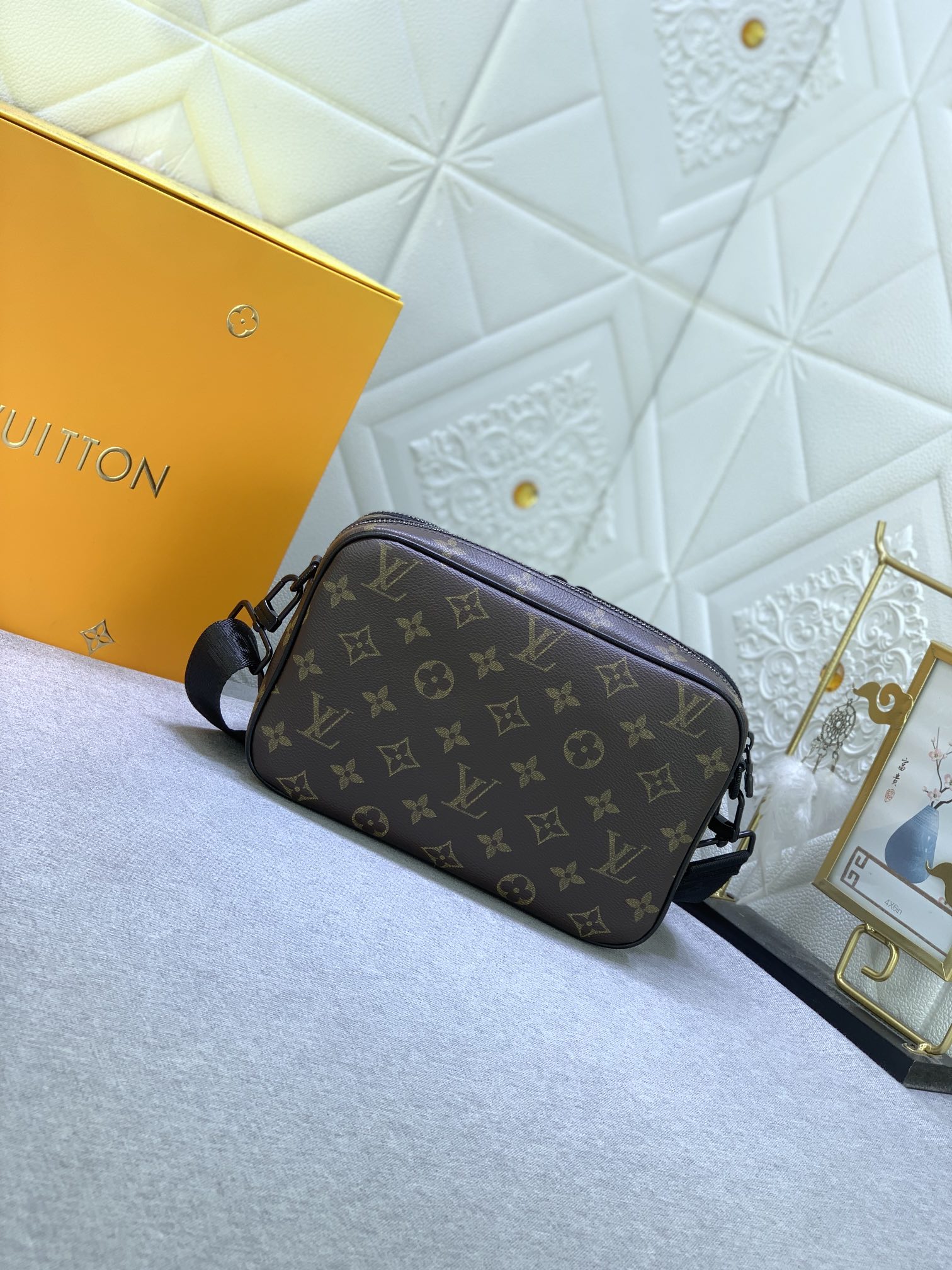 Louis Vuitton M82542 Alpha Shoulder Bags Size 11*18*6cm