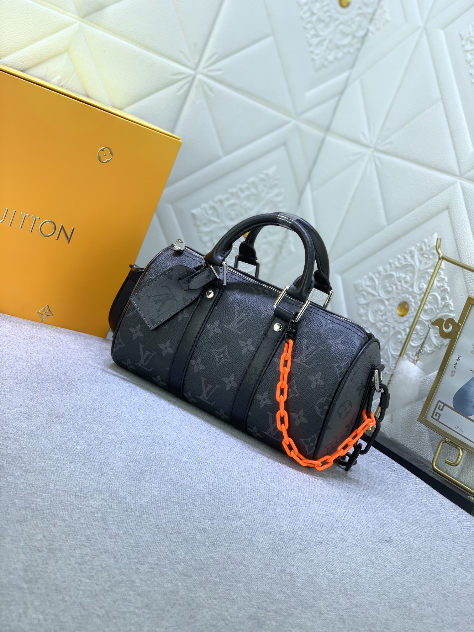 Louis Vuitton Monogram Eclipse Reverse Keepall 25 Travel Bags Size 25*15*11cm