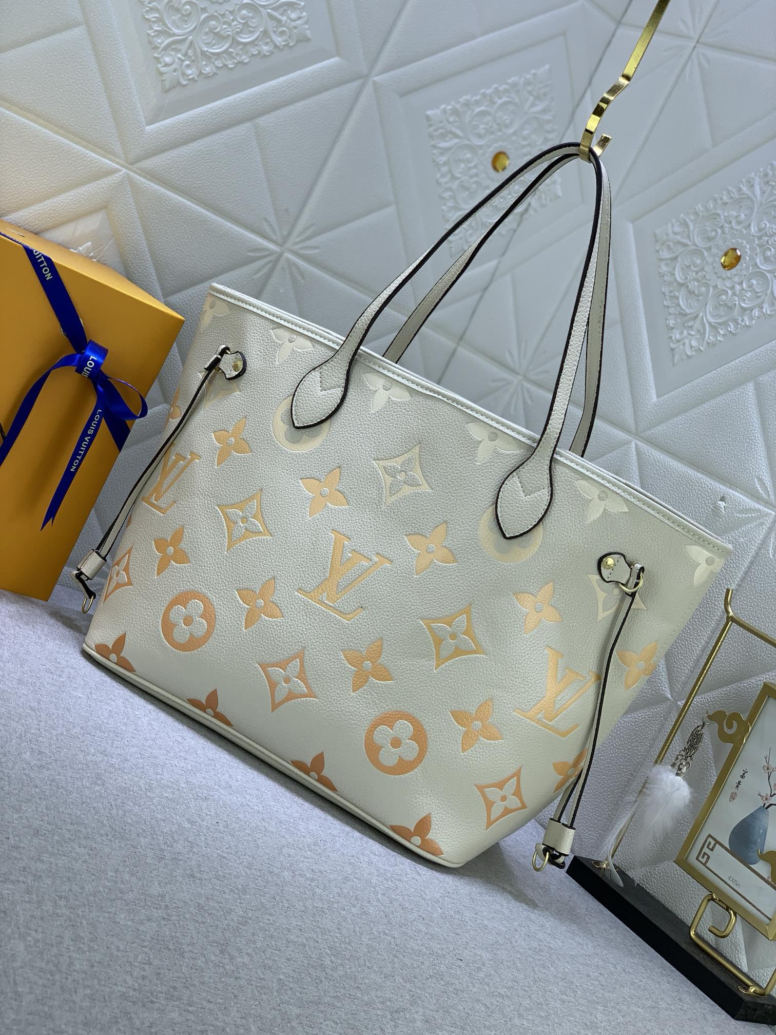 Louis Vuitton Shopping Bags 32*29*17cm
