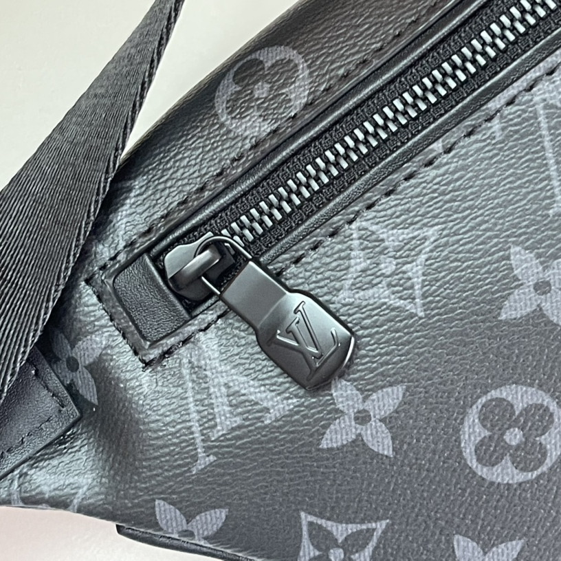 Louis Vuitton M46035 Discovery BumbagMen Bags Size 44*15*9cm