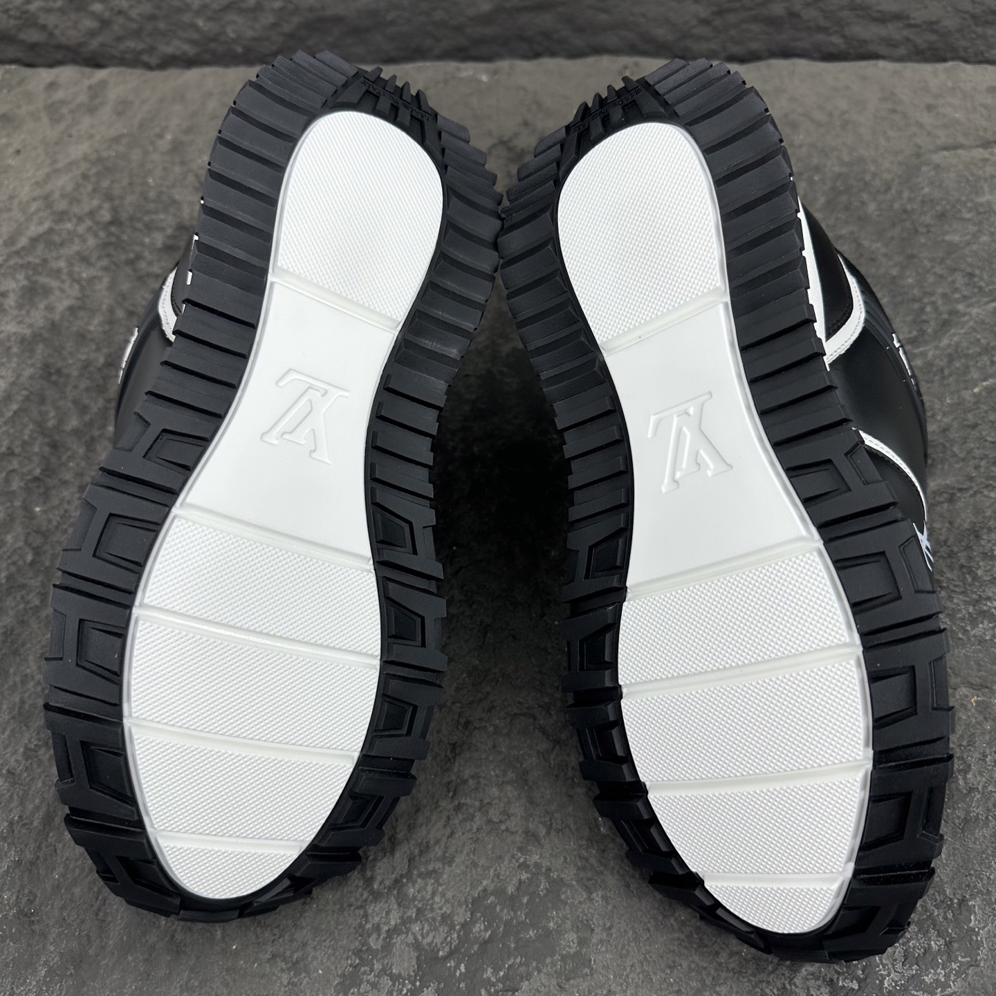 Louis Vuitton Run Away Maxi Sneaker Size 36-46