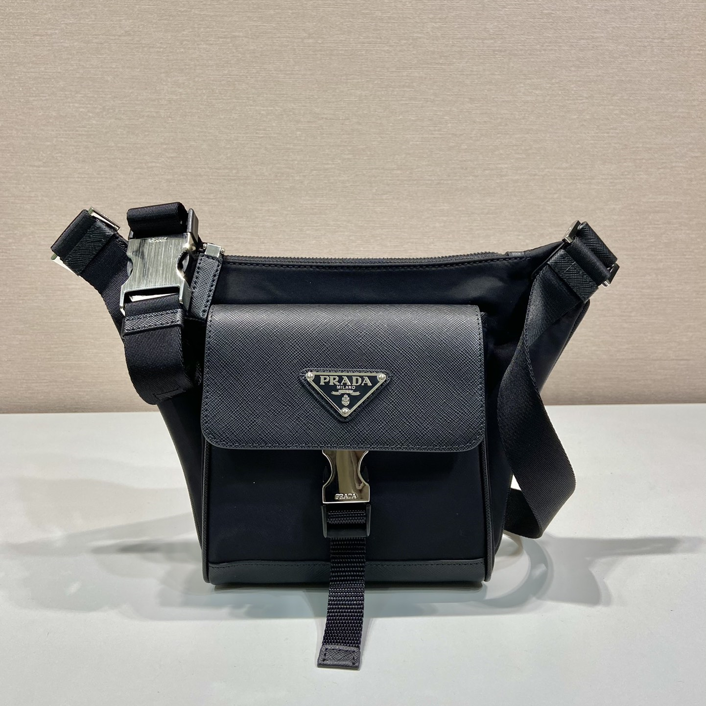 Prada 2VH160 Re-Nylon and Saffiano Leather Shoulder Bags Size 20*16*2.5cm