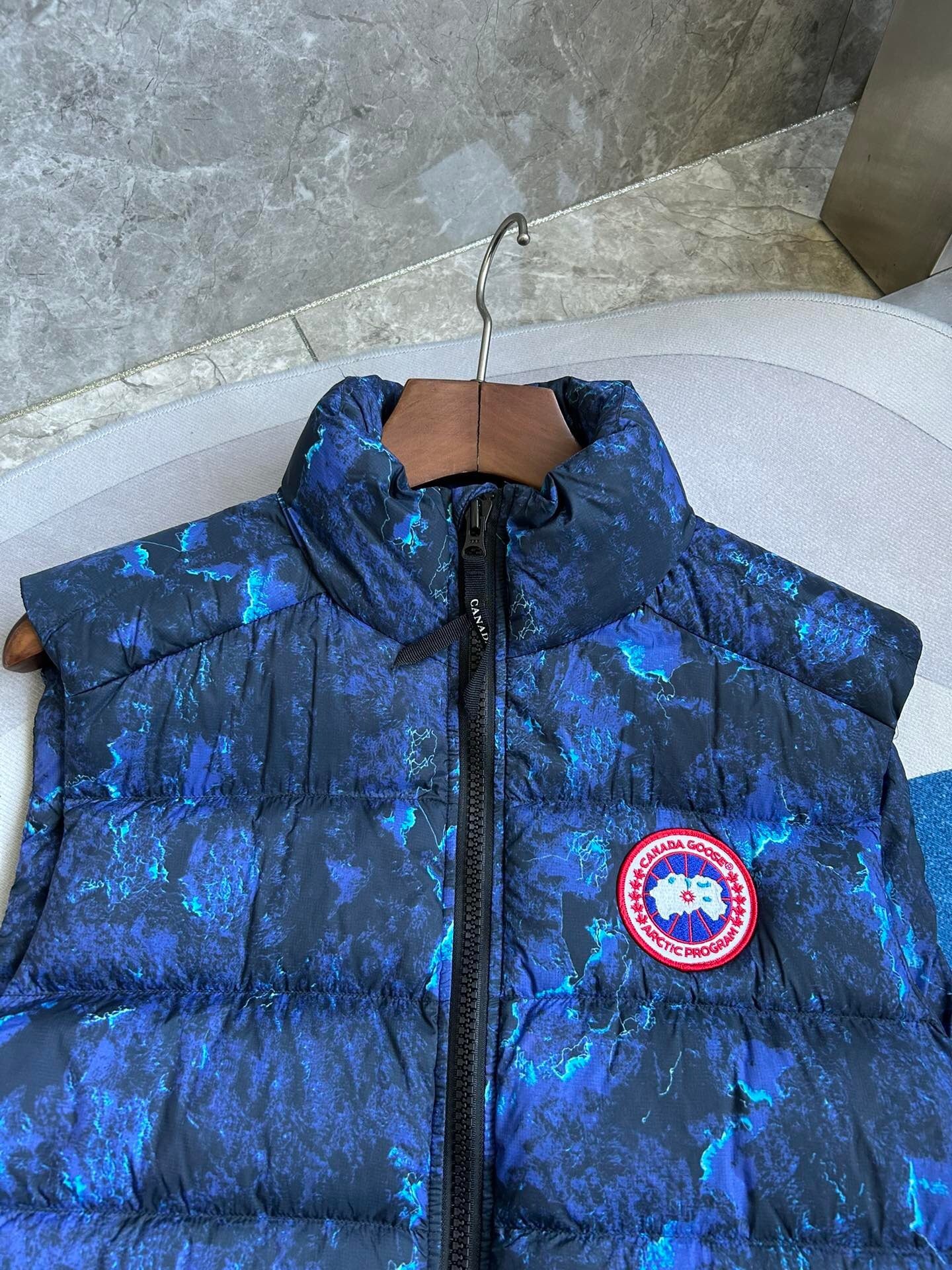 Canada Goose E2229 Crofton Vest-WD Men Winter Vest Size S-XXL