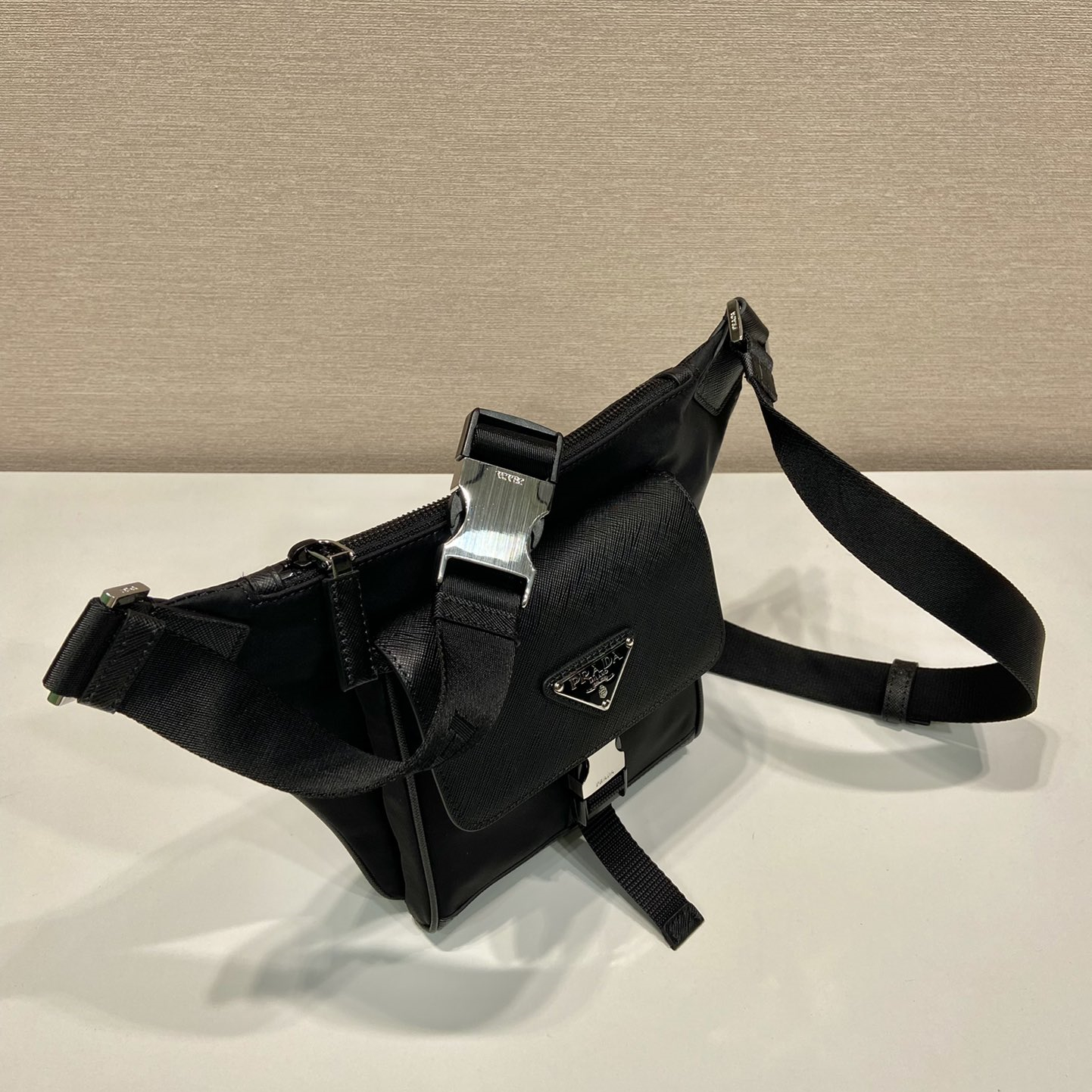 Prada 2VH160 Re-Nylon and Saffiano Leather Shoulder Bags Size 20*16*2.5cm