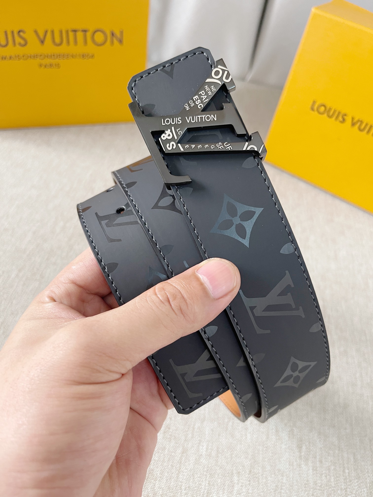 Louis Vuitton Men Belt Width 4cm
