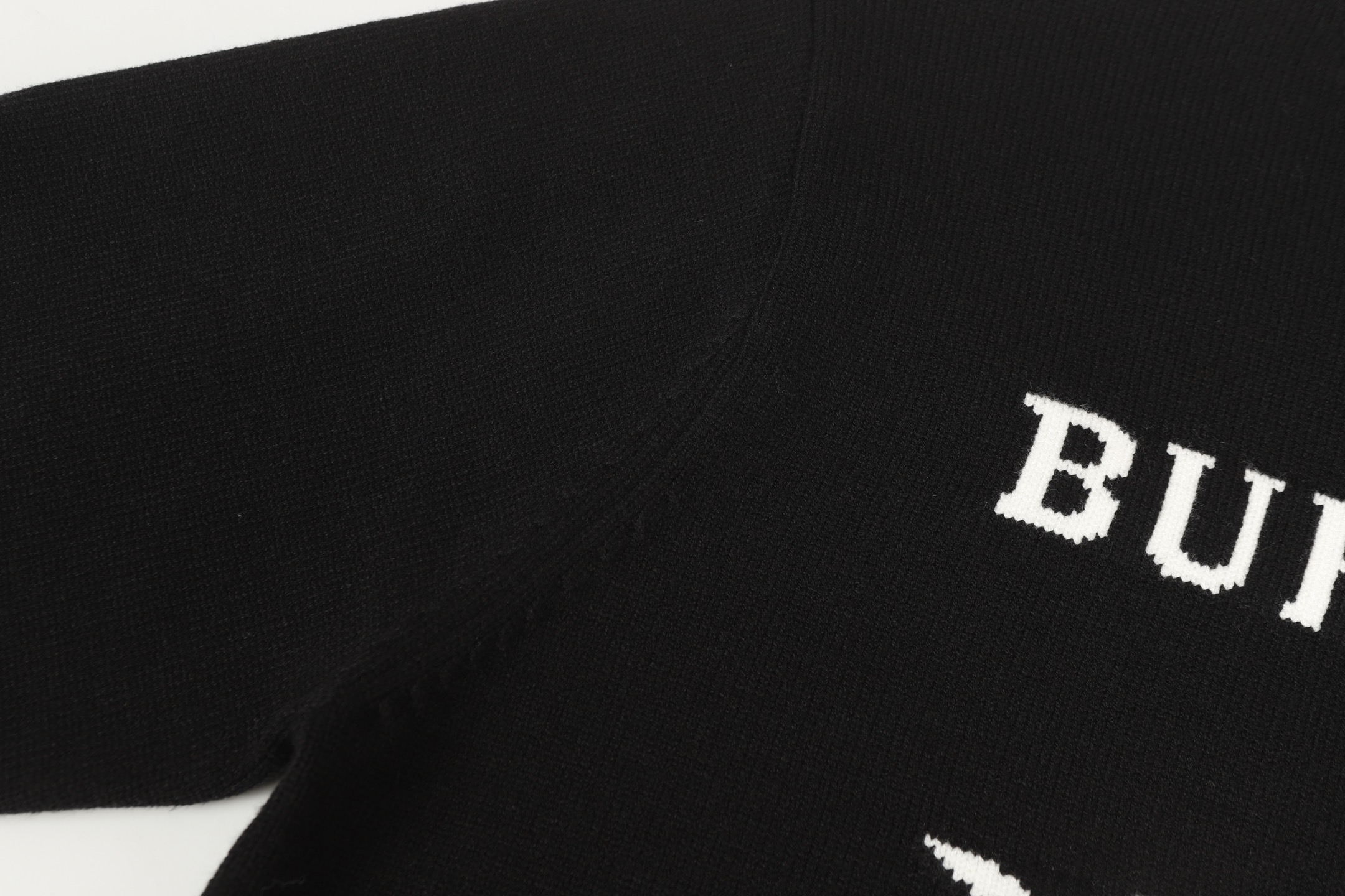 Burberry Unisex Sweatshirt Size S-L