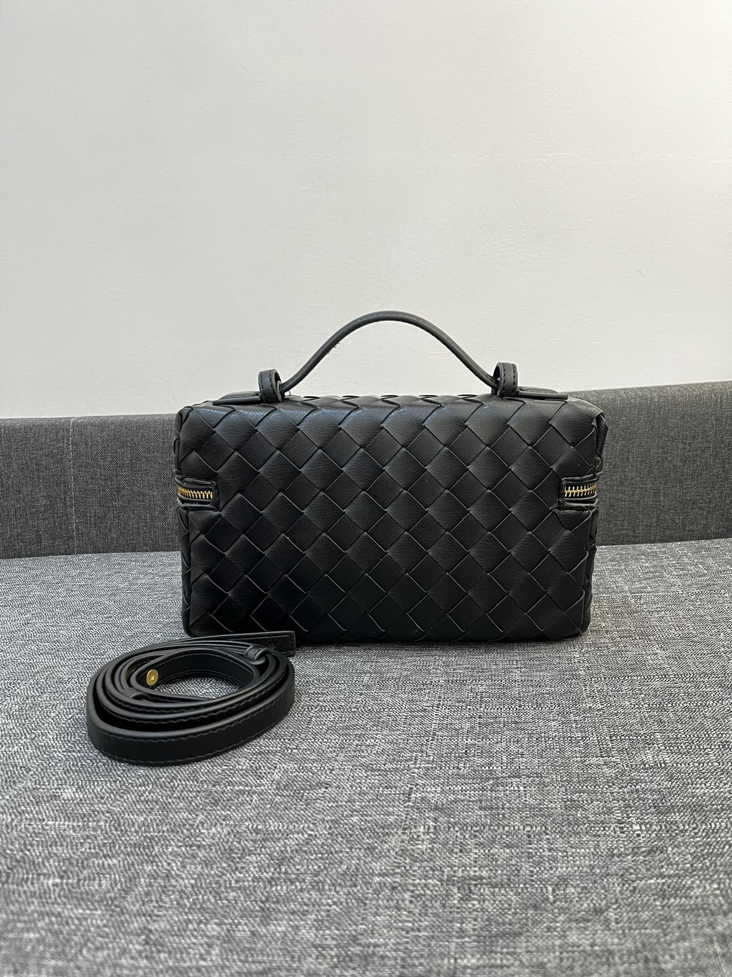 Bottega Veneta Vanity Case Shoulder Bags 24*13*6cm