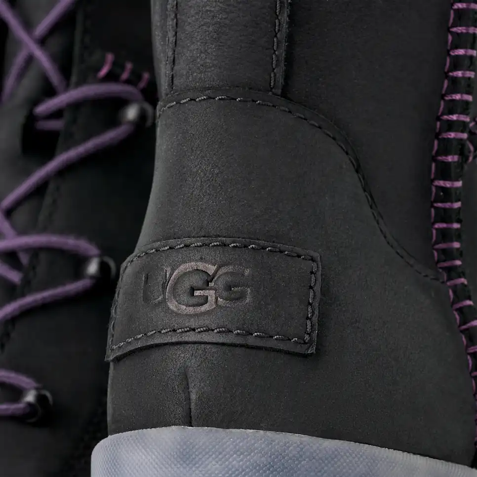 UGG All Gender Areum Boot